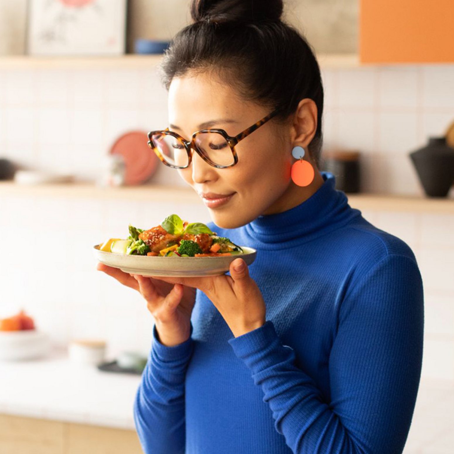 Verschiedene Szenen aus dem Film mit untschiedlichen Küchentypen.
