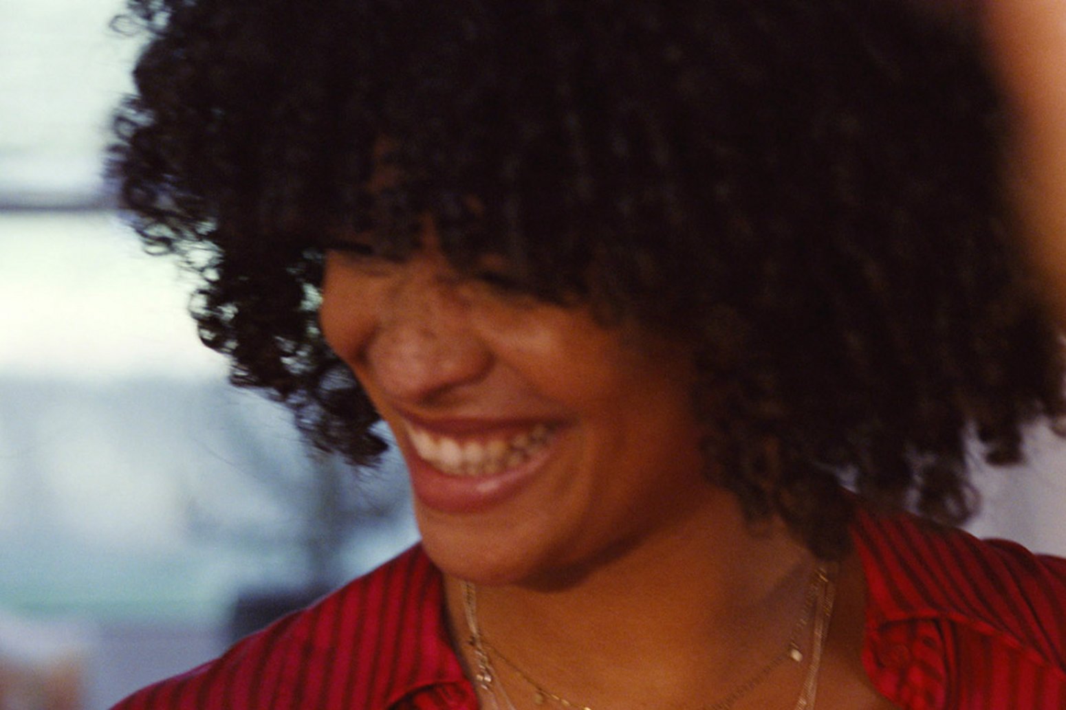 Festtagsvorbereitungen in der Küche und Closeups auf fertige Gerichte.