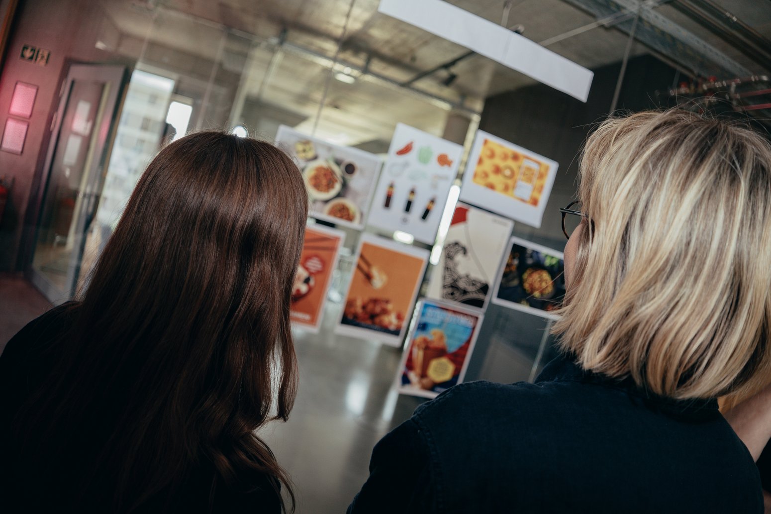 Eindrücke aus dem Alltag in der Agentur.