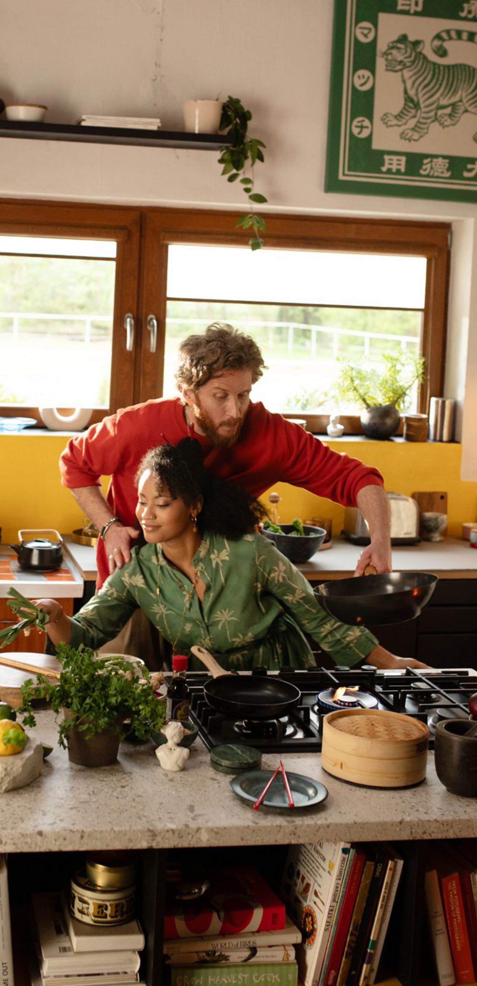 Verschiedene Szenen aus dem Film mit untschiedlichen Küchentypen.