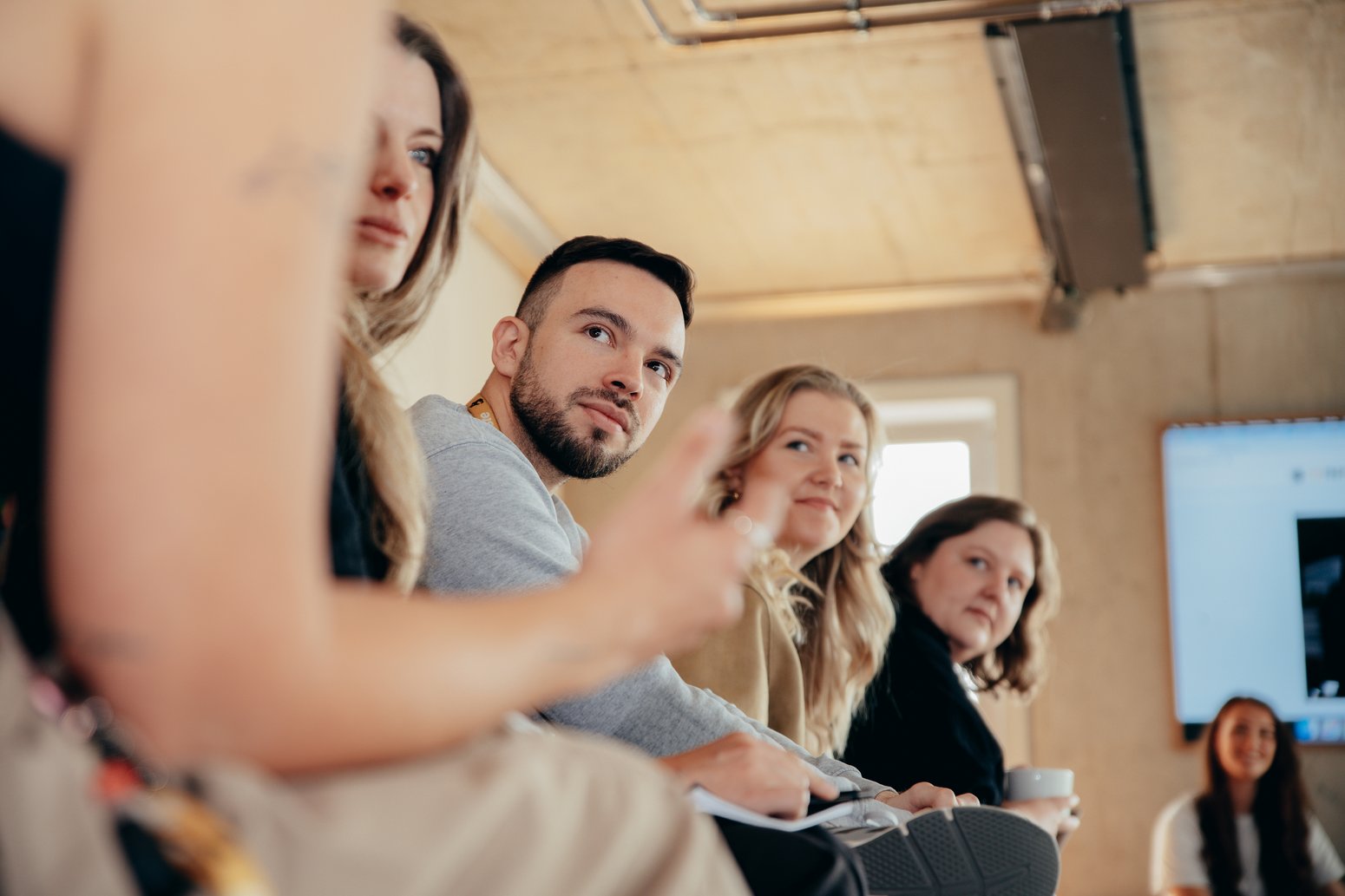 Eindrücke aus dem Alltag in der Agentur.
