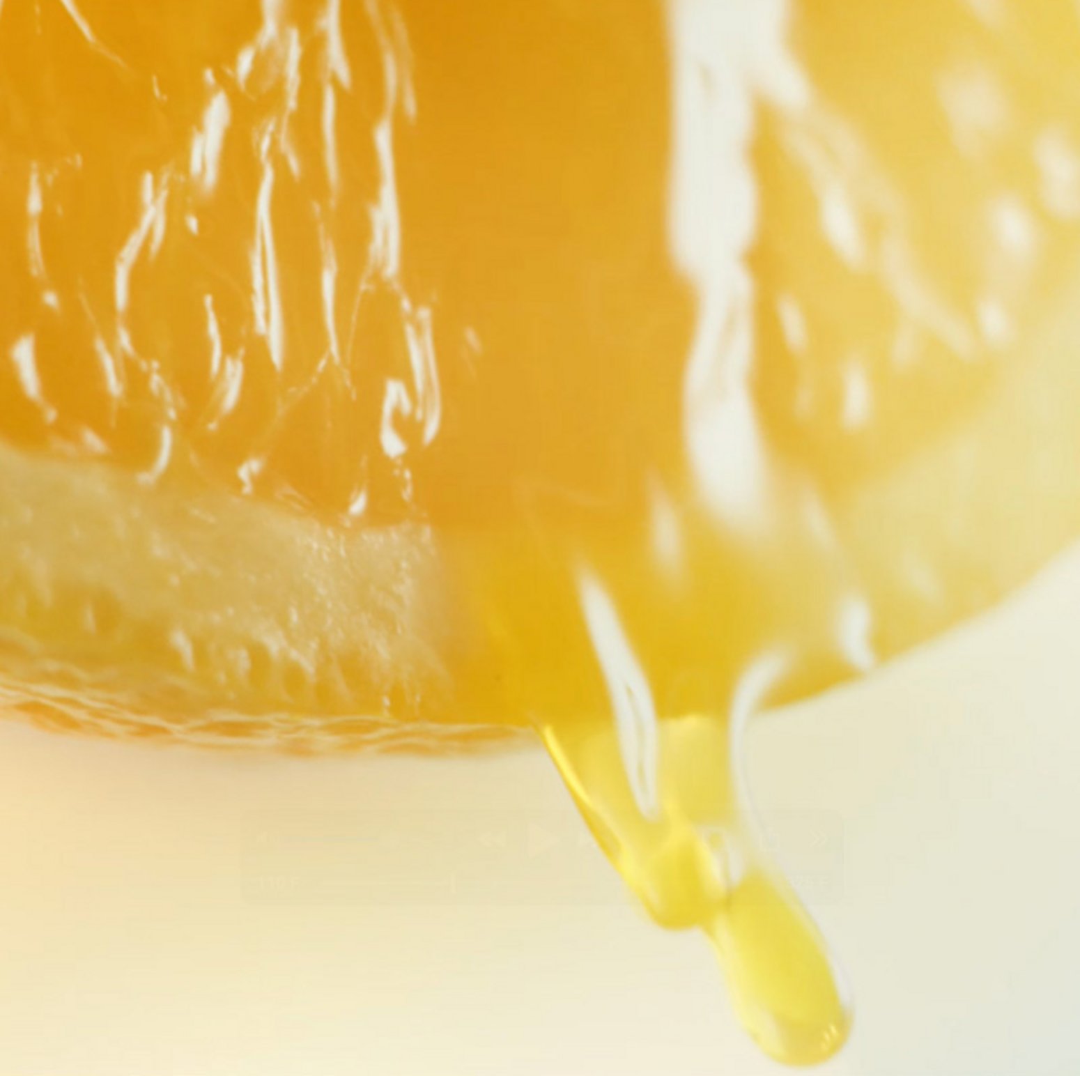 Div. Einstellungen aus dem Film mit einem Closeup auf den Keks, die Puppe und das Packaging.