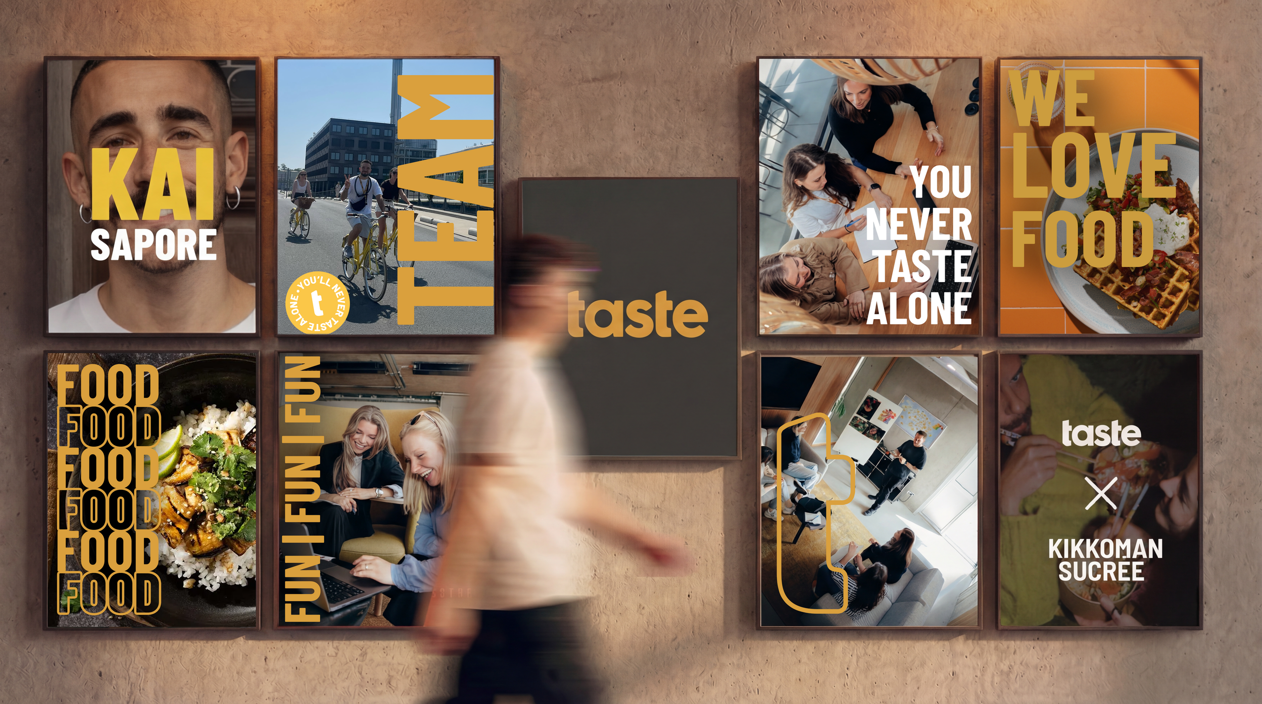 Plakate an einer Wand mit Momentaufnahmen aus dem Agenturleben, von Kampagnen, Branchen-Themen und Arbeiten zeigen, womit taste sich jeden Tag befasst.